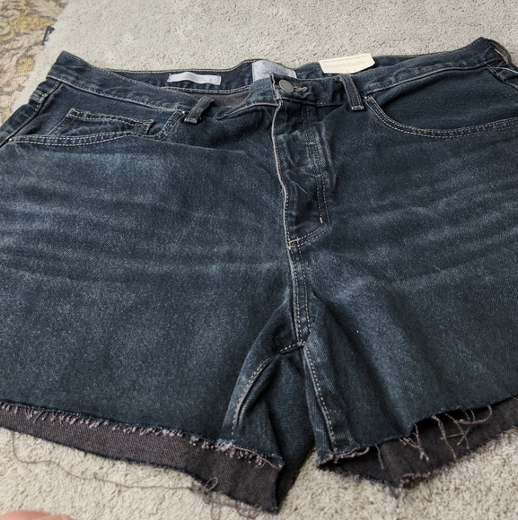 Women's Mid-Rise 90's Baggy Jean Shorts - Universal Thread Black Wash 14 - Picture 4 of 16